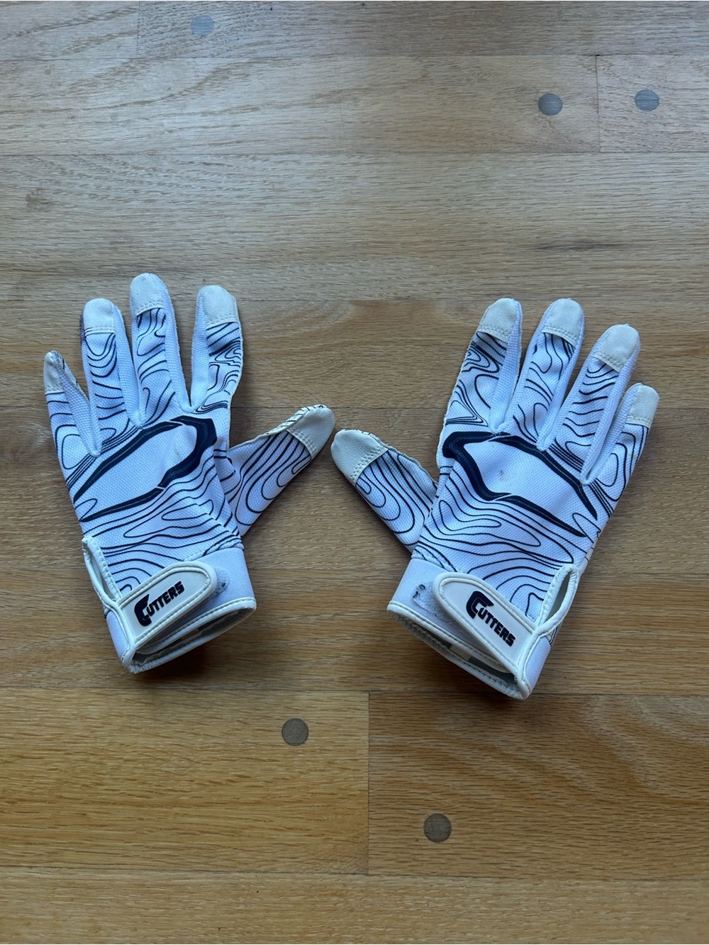 Kids White & Black Patterned Sports Gloves